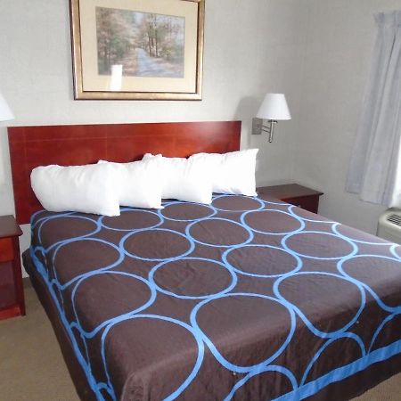 Super 8 By Wyndham Red Deer City Centre מראה חיצוני תמונה