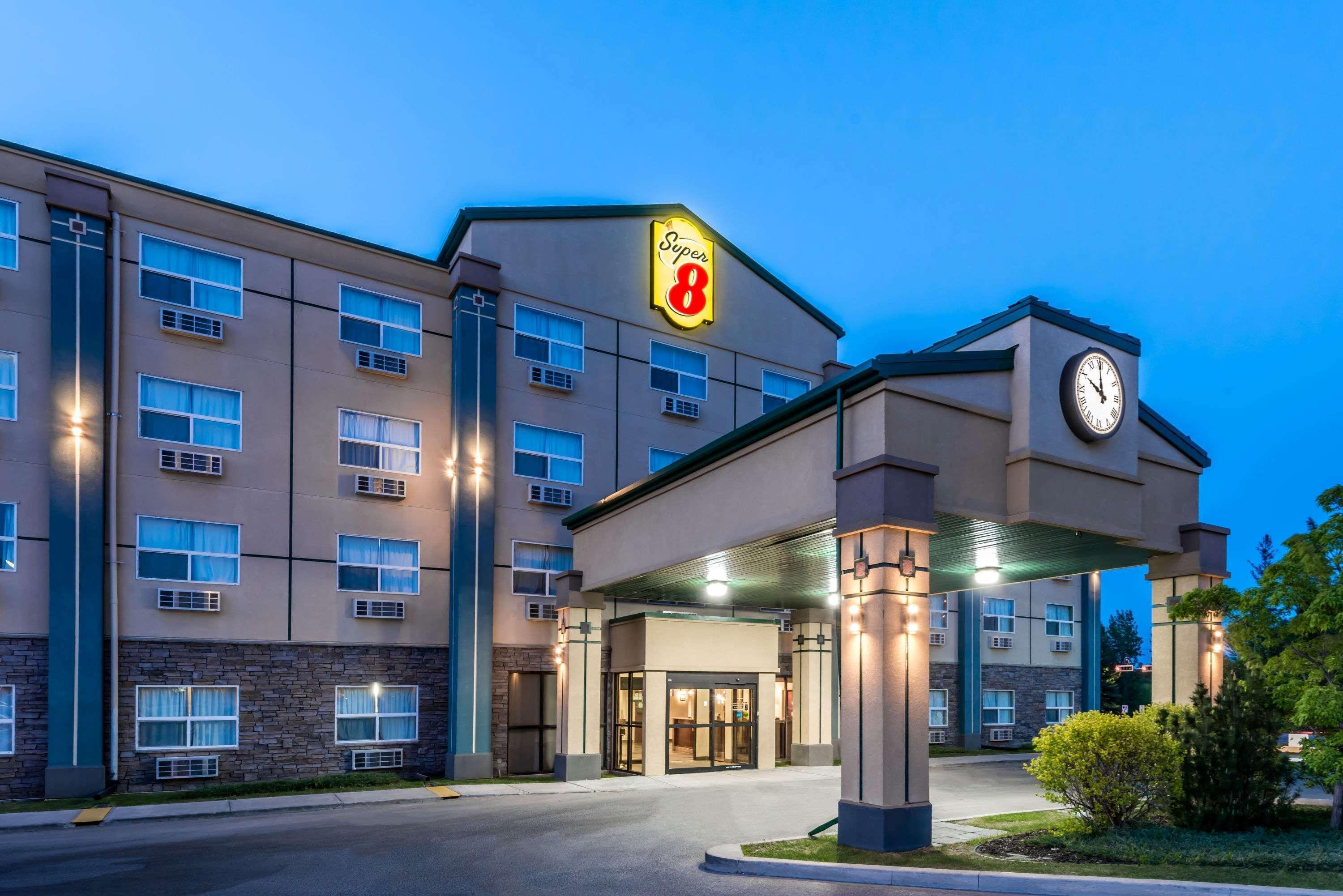 Super 8 By Wyndham Red Deer City Centre מראה חיצוני תמונה