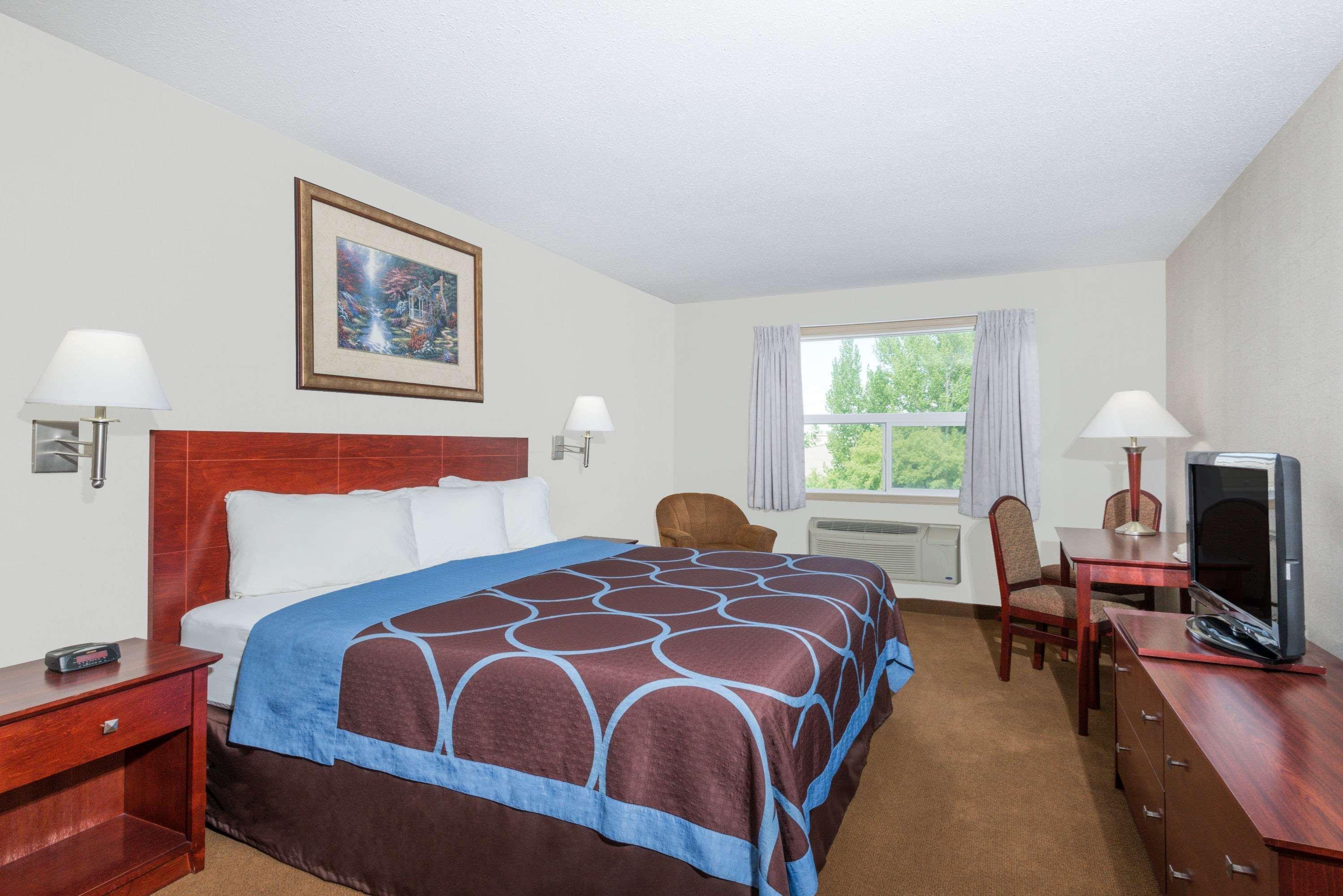 Super 8 By Wyndham Red Deer City Centre מראה חיצוני תמונה