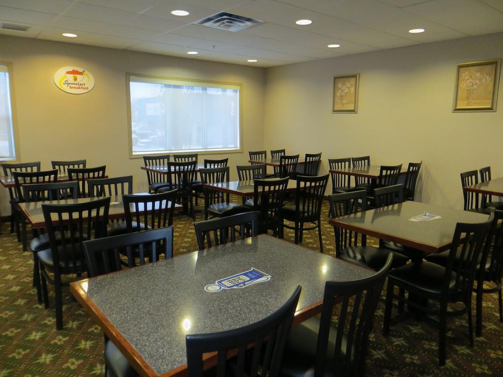 Super 8 By Wyndham Red Deer City Centre מראה חיצוני תמונה