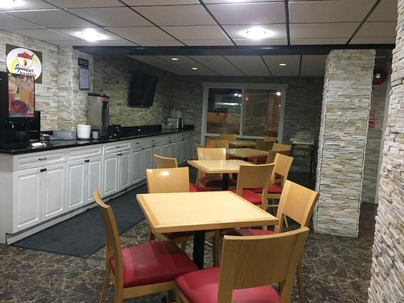 Super 8 By Wyndham Red Deer City Centre מראה חיצוני תמונה