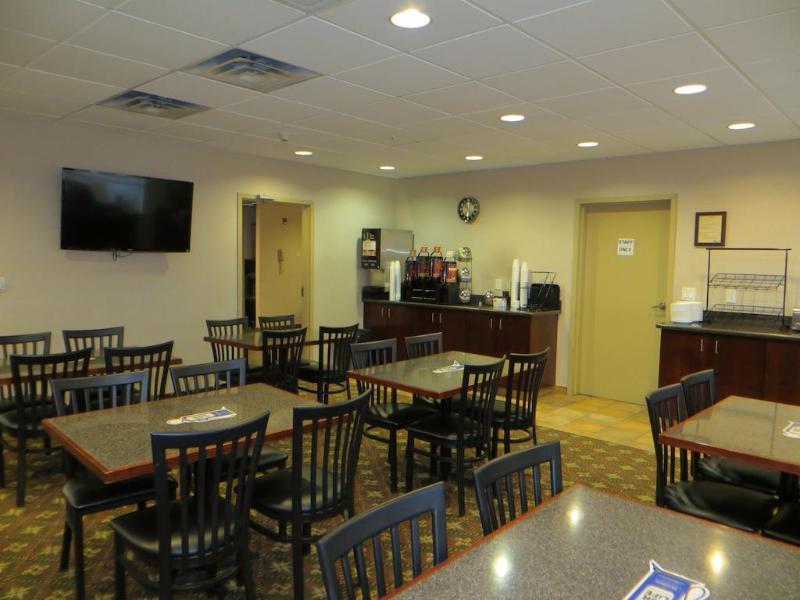 Super 8 By Wyndham Red Deer City Centre מראה חיצוני תמונה
