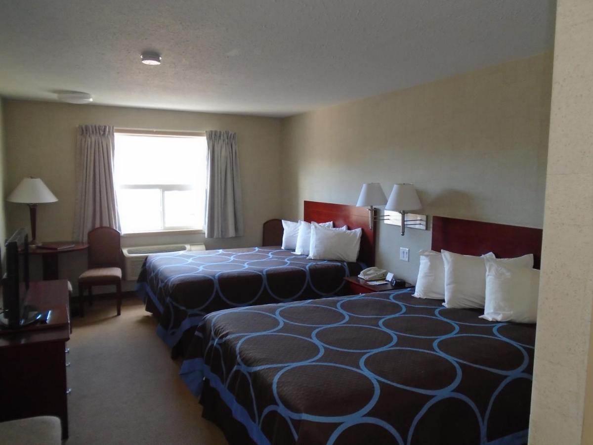 Super 8 By Wyndham Red Deer City Centre מראה חיצוני תמונה