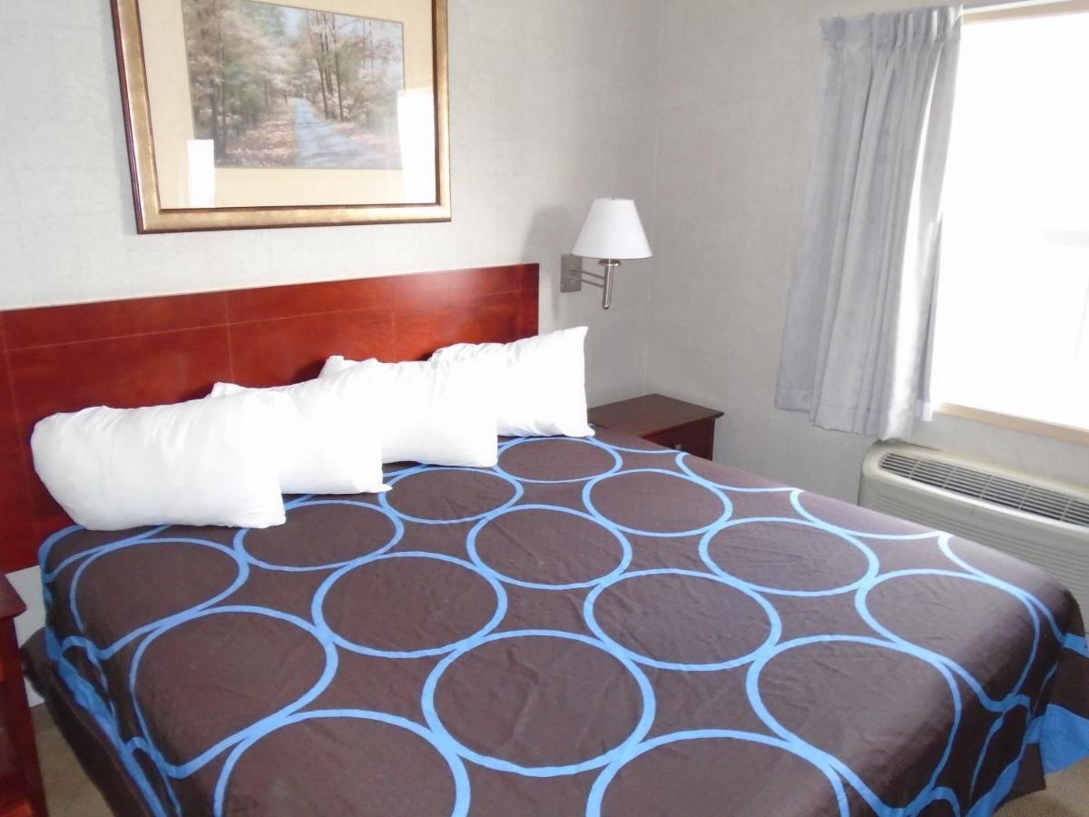 Super 8 By Wyndham Red Deer City Centre מראה חיצוני תמונה
